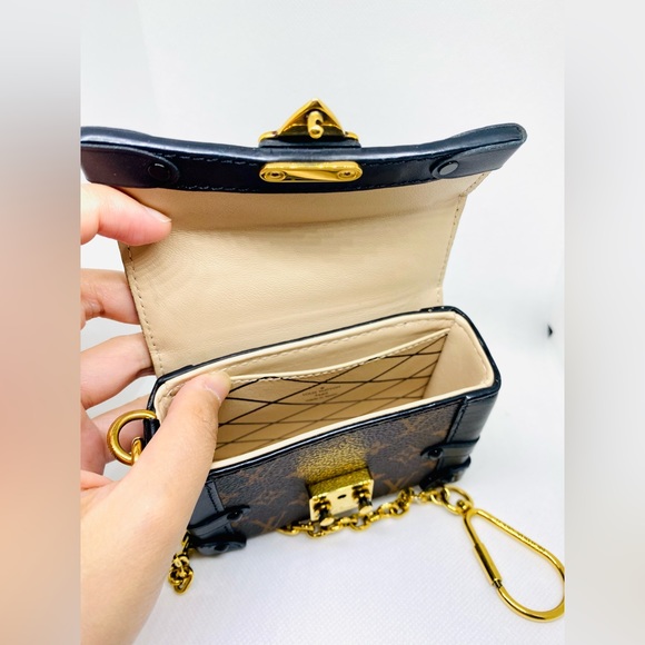 Louis Vuitton Monogram Essential Trunk NM - Picture 14 of 14